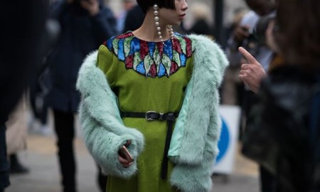 Шубы из искусственгого меха на Недели моды в Лондоне