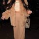 Популярная британская актриса Язмин Оукхелу выбрала модный тренд - розовую шубку для похода в театр