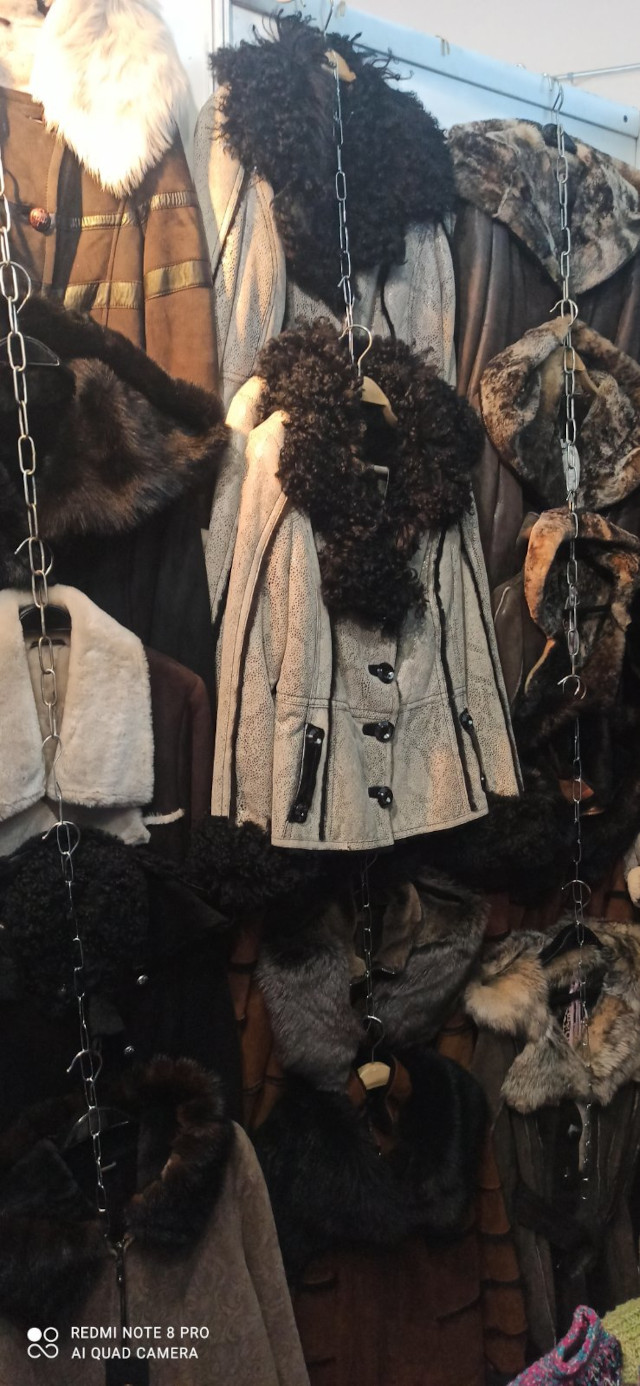 Меховые пальто, куртки и жакеты на ярмарке в Киеве на ВДНГ