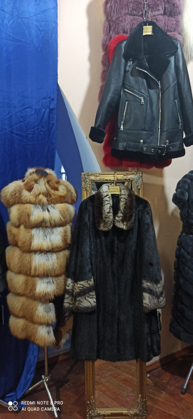меховой жилет из меха рыжей лисы в Киеве на ярмарке