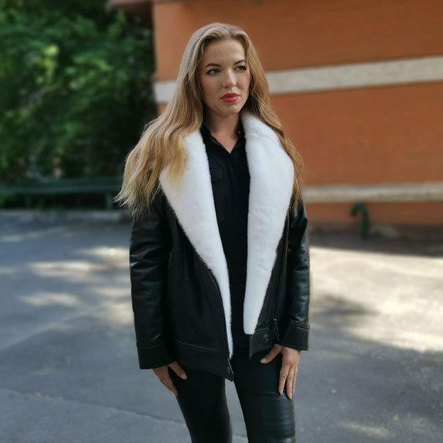тепла жіноча куртка